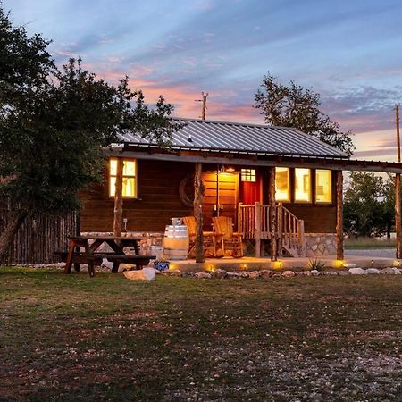 Rockin' R - Rustic Star Cabin Фредериксбург Екстериор снимка