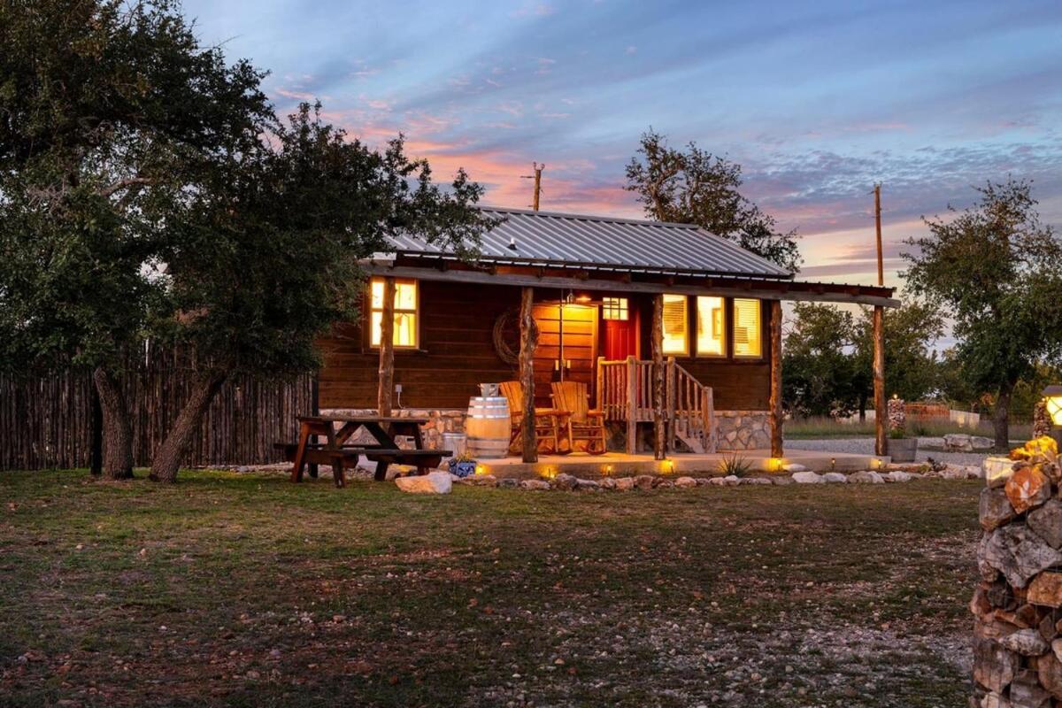 Rockin' R - Rustic Star Cabin Фредериксбург Екстериор снимка