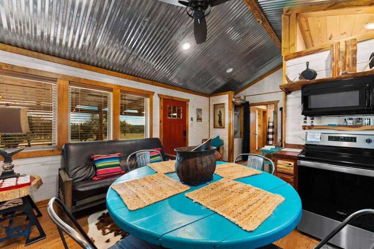 Rockin' R - Rustic Star Cabin Фредериксбург Екстериор снимка