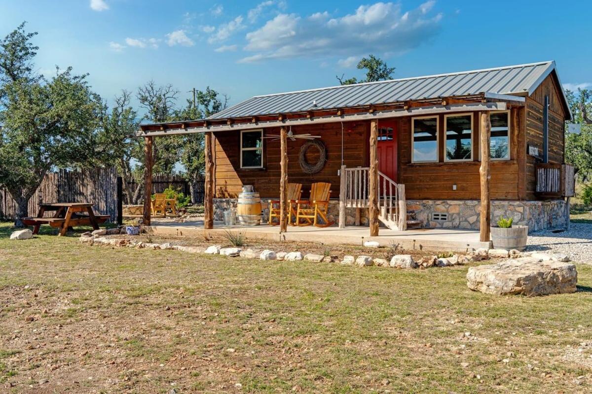 Rockin' R - Rustic Star Cabin Фредериксбург Екстериор снимка