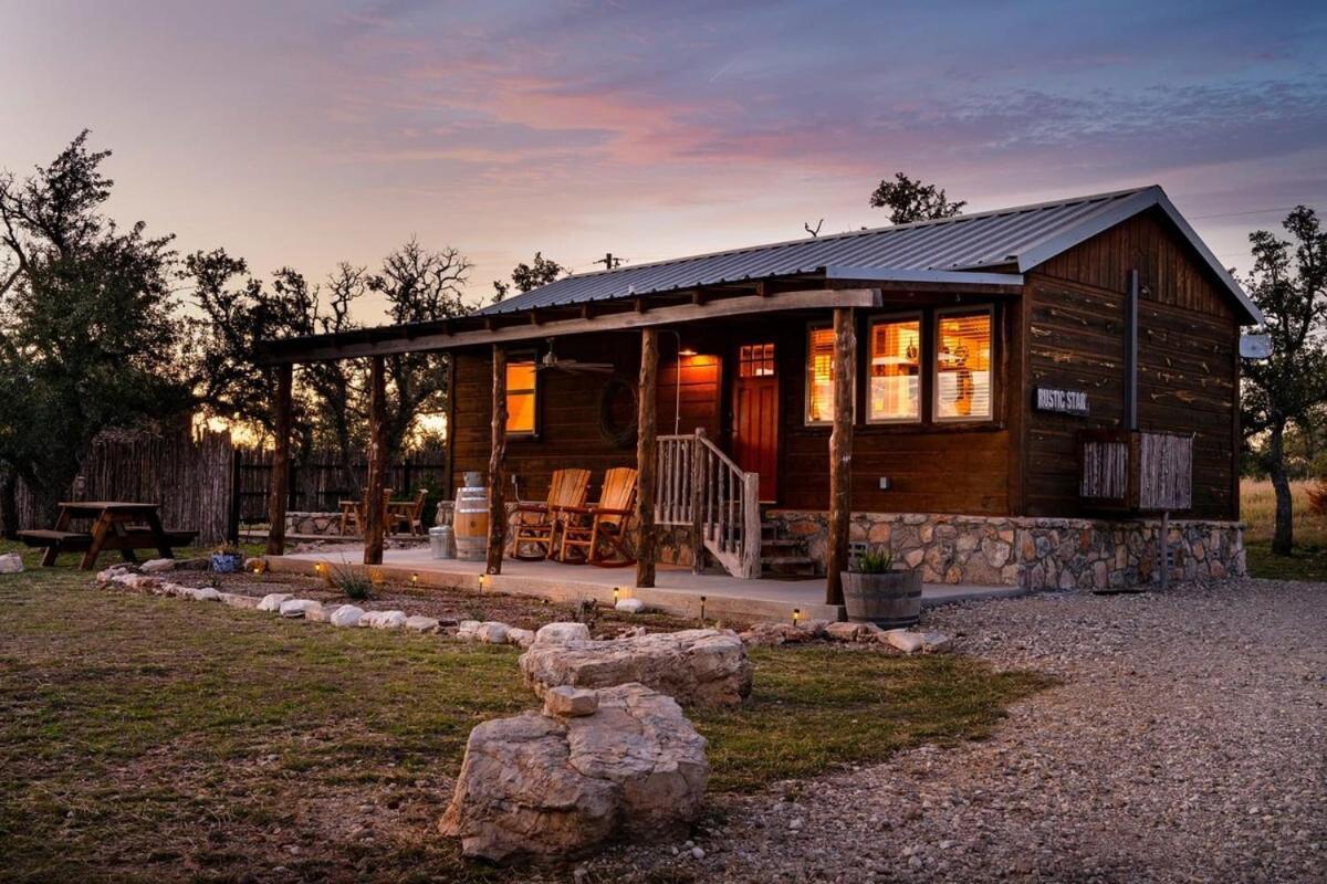 Rockin' R - Rustic Star Cabin Фредериксбург Екстериор снимка