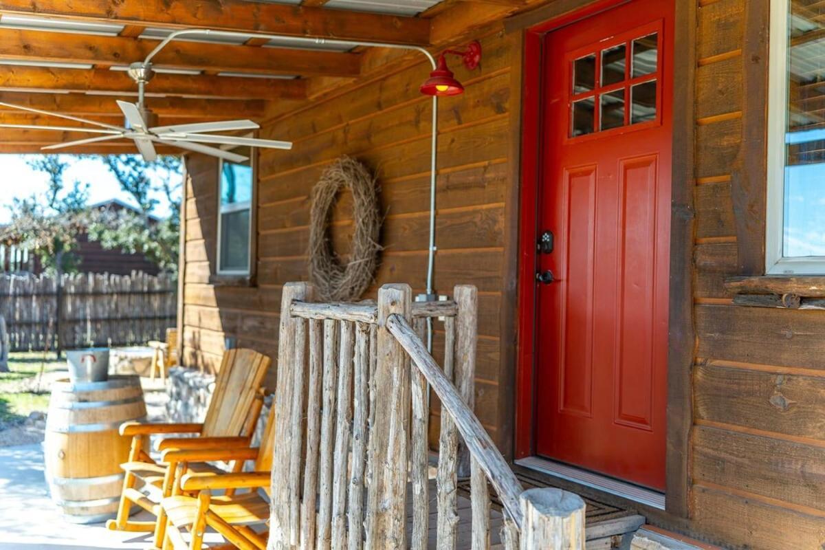 Rockin' R - Rustic Star Cabin Фредериксбург Екстериор снимка