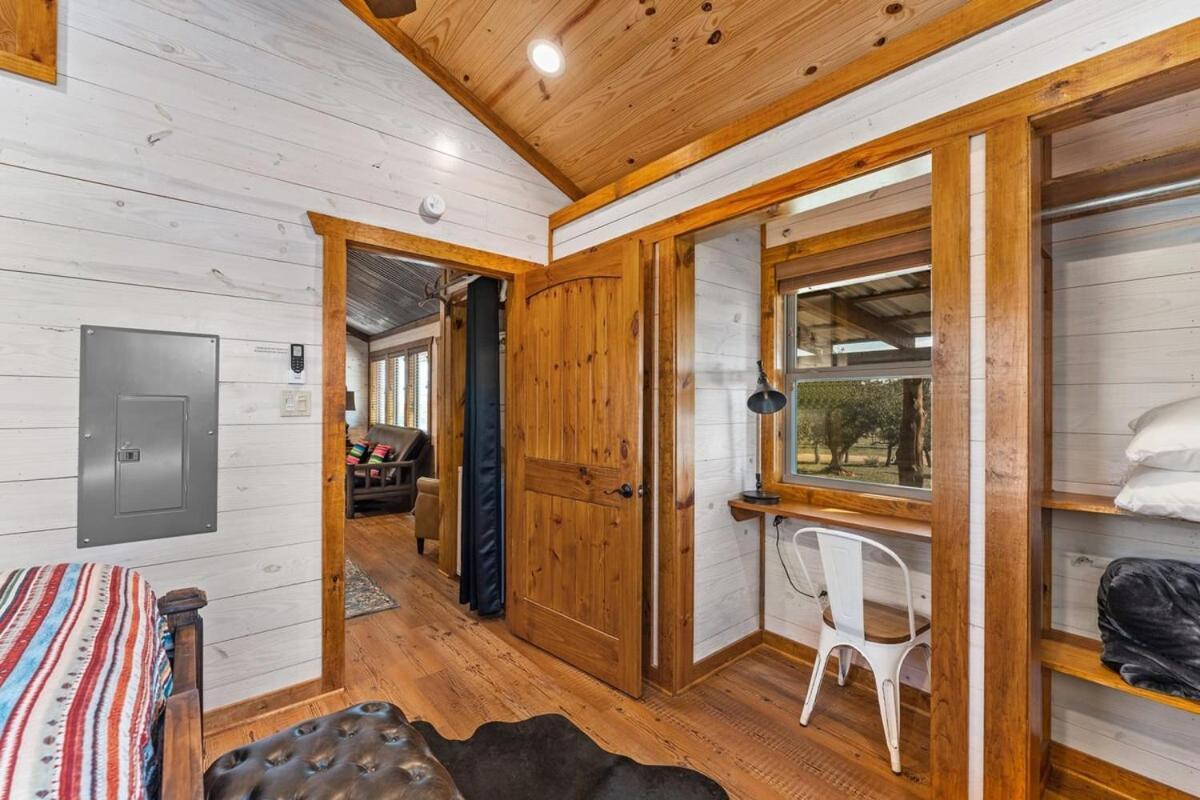 Rockin' R - Rustic Star Cabin Фредериксбург Екстериор снимка
