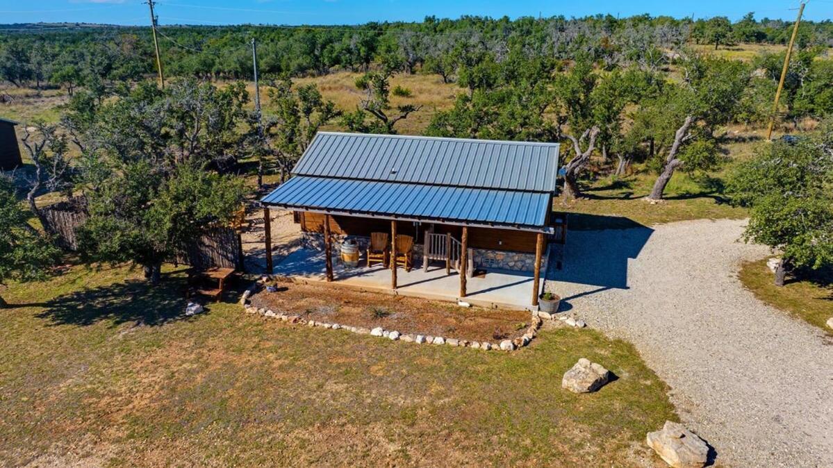 Rockin' R - Rustic Star Cabin Фредериксбург Екстериор снимка