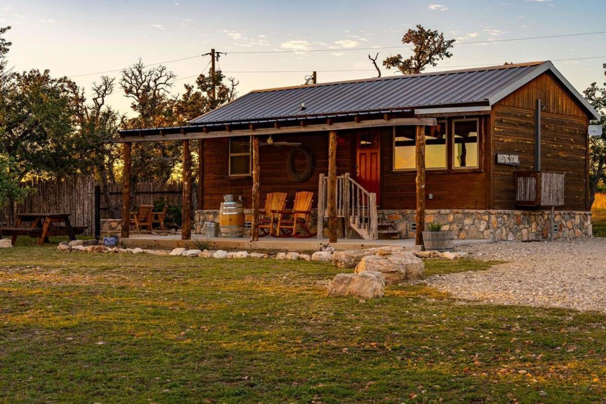 Rockin' R - Rustic Star Cabin Фредериксбург Екстериор снимка