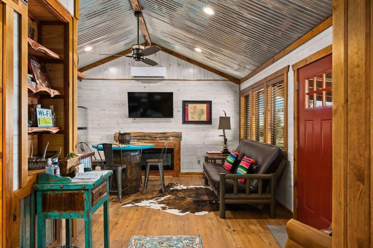 Rockin' R - Rustic Star Cabin Фредериксбург Екстериор снимка