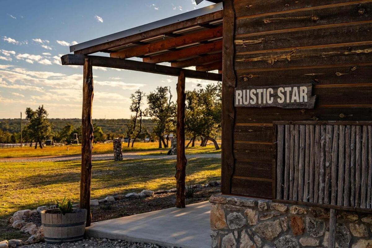 Rockin' R - Rustic Star Cabin Фредериксбург Екстериор снимка