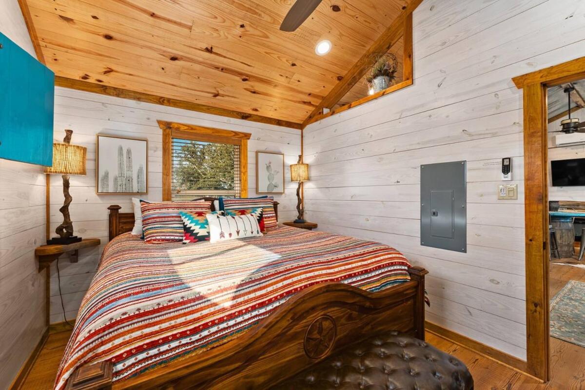 Rockin' R - Rustic Star Cabin Фредериксбург Екстериор снимка