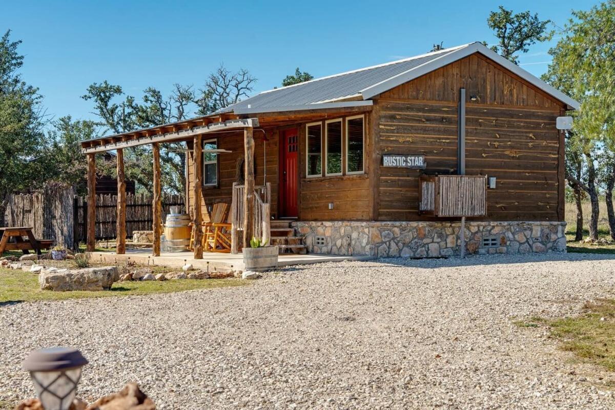 Rockin' R - Rustic Star Cabin Фредериксбург Екстериор снимка