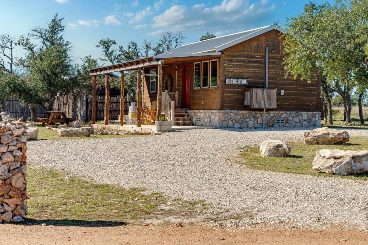 Rockin' R - Rustic Star Cabin Фредериксбург Екстериор снимка