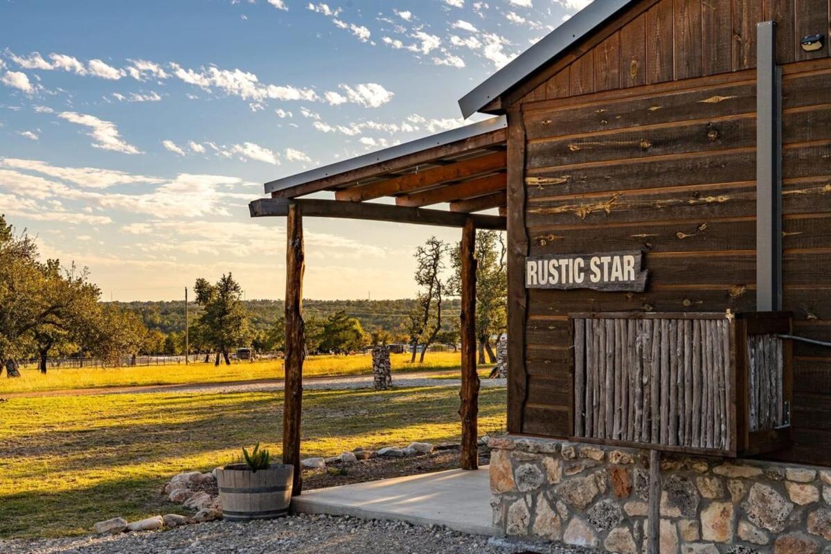 Rockin' R - Rustic Star Cabin Фредериксбург Екстериор снимка