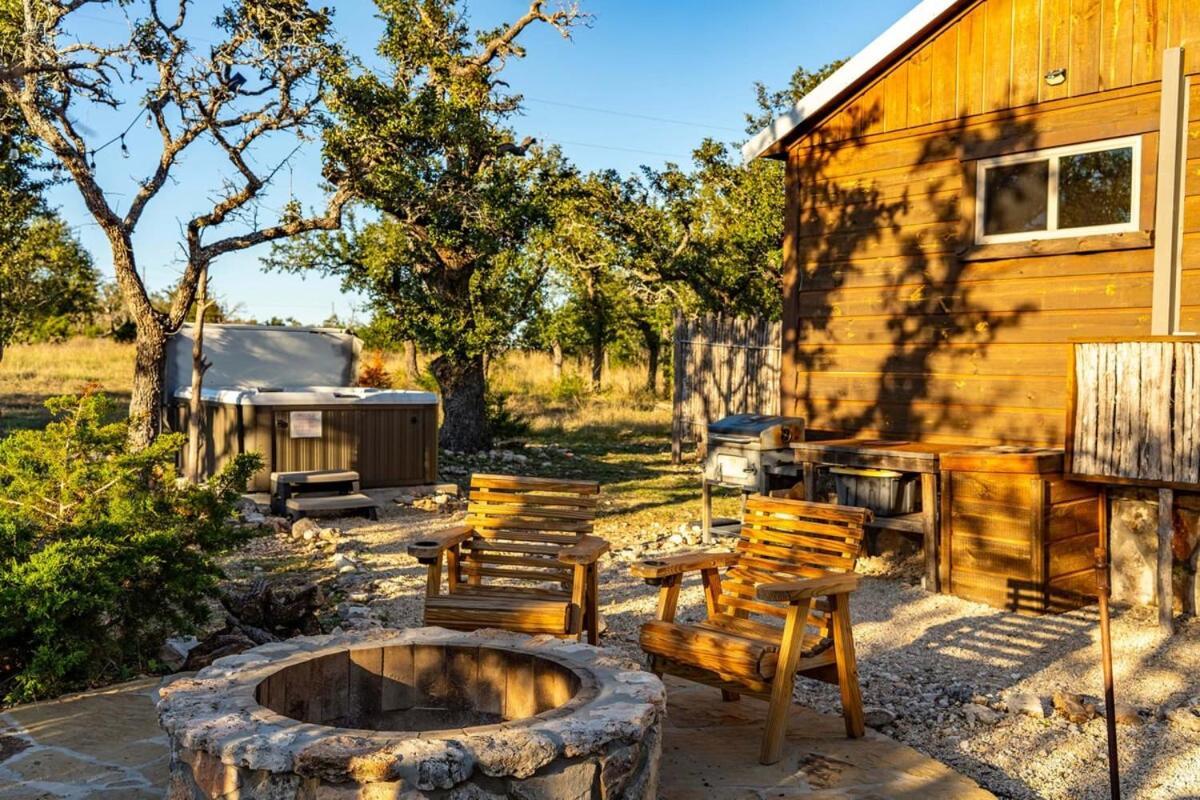 Rockin' R - Rustic Star Cabin Фредериксбург Екстериор снимка