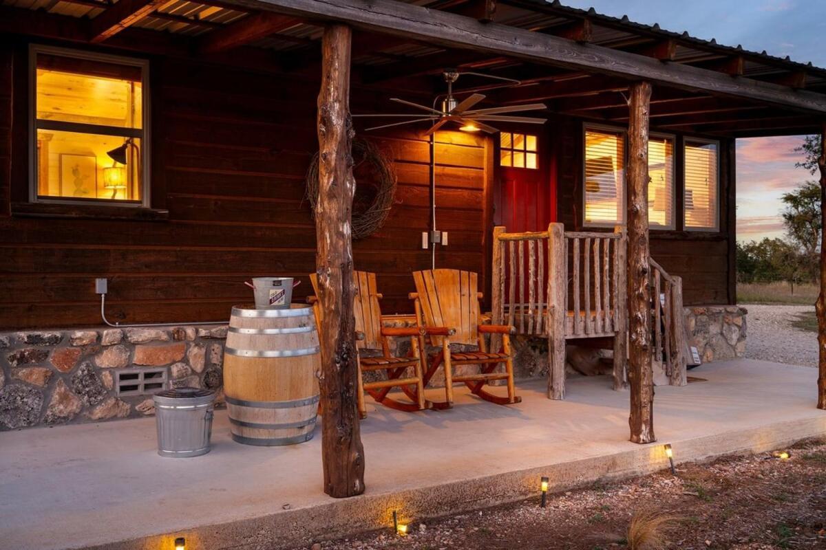 Rockin' R - Rustic Star Cabin Фредериксбург Екстериор снимка