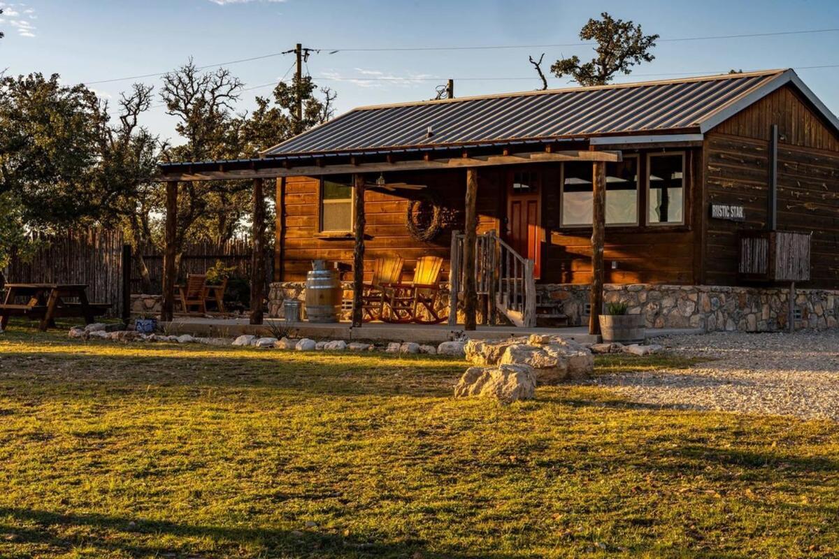 Rockin' R - Rustic Star Cabin Фредериксбург Екстериор снимка