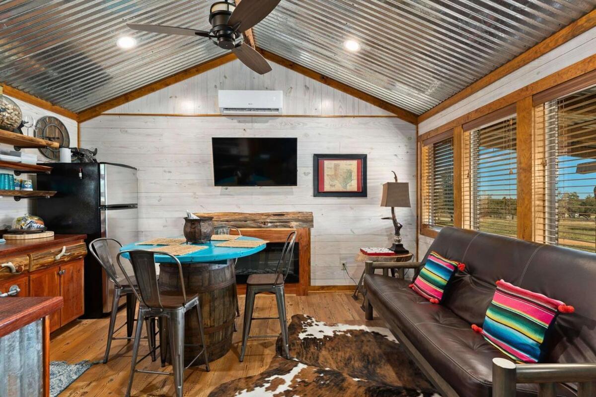 Rockin' R - Rustic Star Cabin Фредериксбург Екстериор снимка