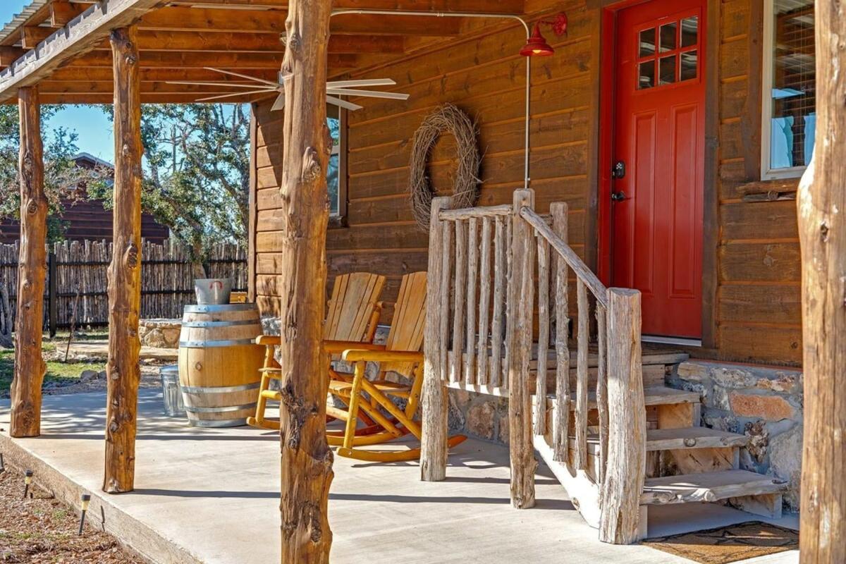 Rockin' R - Rustic Star Cabin Фредериксбург Екстериор снимка