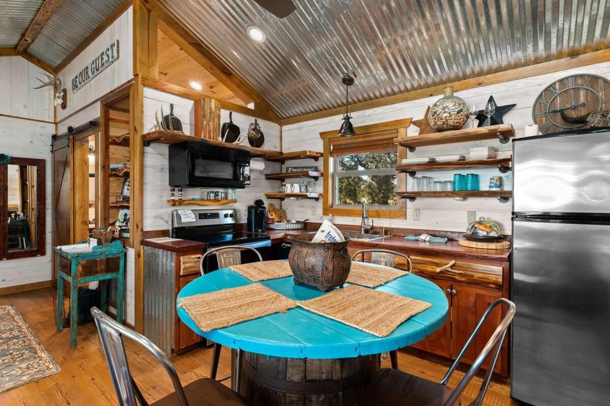 Rockin' R - Rustic Star Cabin Фредериксбург Екстериор снимка
